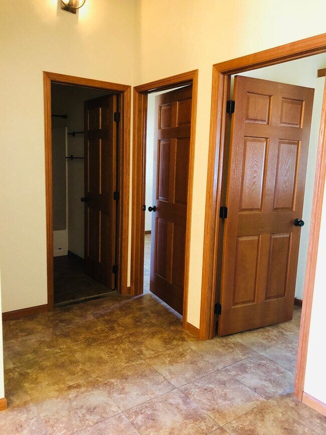 Building Photo - 1810 4th Ave NW