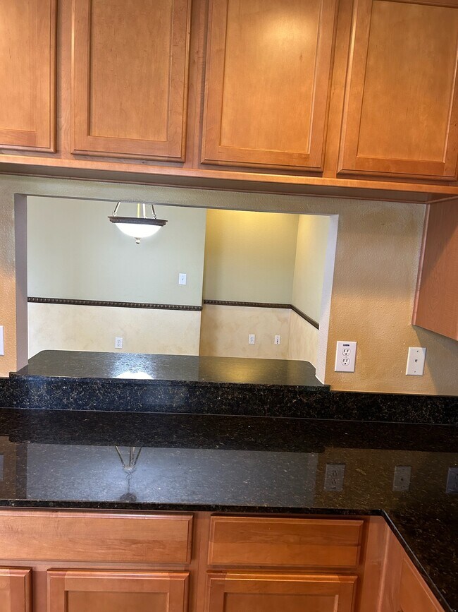 Foto del edificio - 5313 River Rock Rd