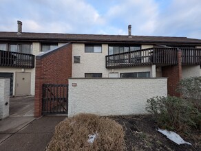 Building Photo - 1071 Lancaster Blvd