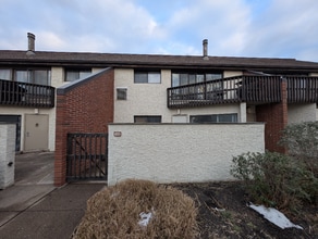 Building Photo - 1071 Lancaster Blvd