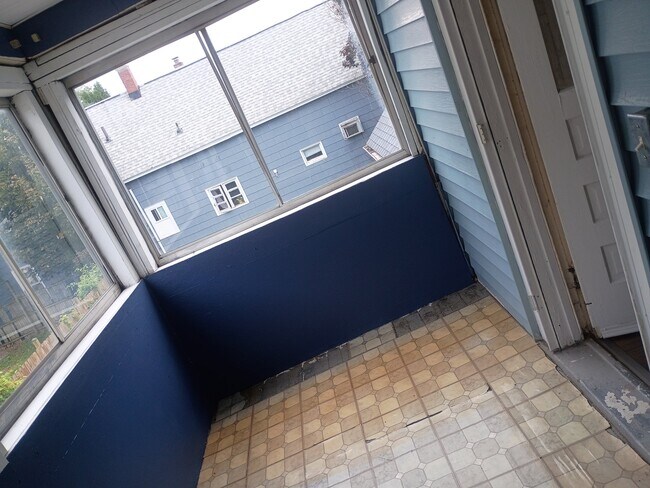 Building Photo - 347 Ludington St