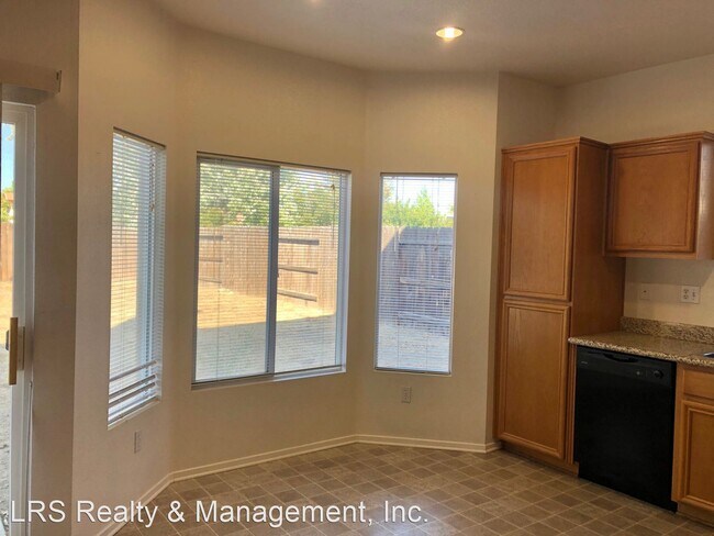 Building Photo - 4 br, 3.5 bath House - 1009 S. Green St.