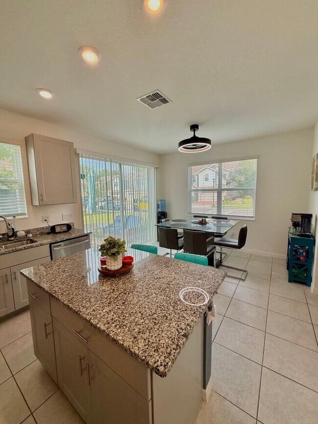 Foto del edificio - 34225 Rogallo Ln
