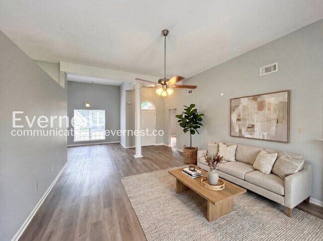 Foto del edificio - Spacious 3 Bed, 2 Bath / Pet-Friendly / Coming Soon!