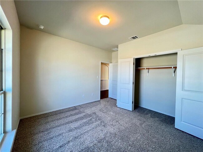 Foto del edificio - 129 Blue Oak Blvd