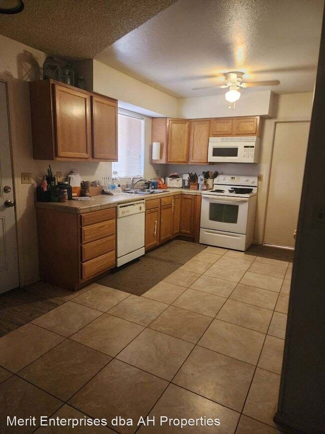 Building Photo - 3 br, 2 bath House - 9409 E DES MOINES ST