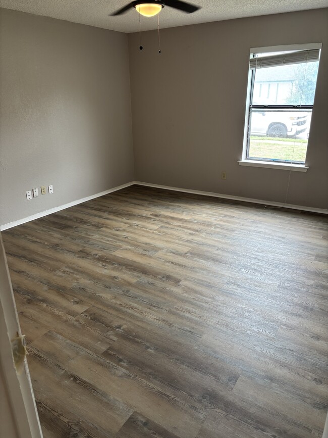 Building Photo - 6217 Skylark Ln