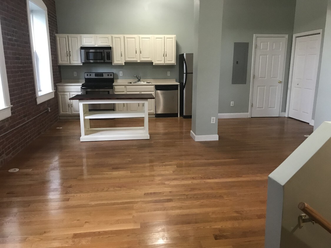 32 Providence St, Worcester, MA 01604 Apartments in Worcester, MA