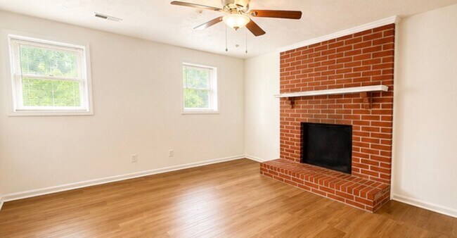 Foto del edificio - 451 Woodview Dr