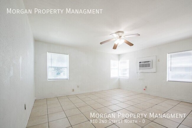 Foto del edificio - Studio Apt Just Two Blocks to the Beach!