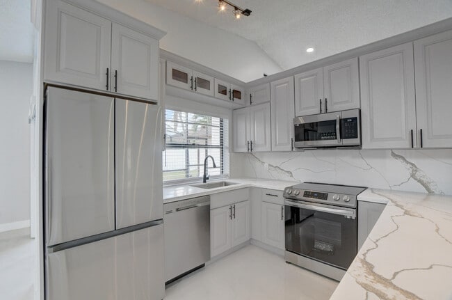 Foto del edificio - 20995 Country Creek Dr