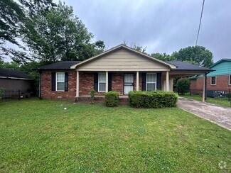 Building Photo - 307 Pinewood St