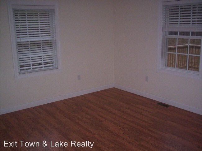Building Photo - 303 Occoneechee Dr