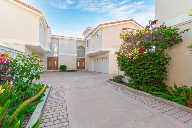 Building Photo - 413 N Elena Ave