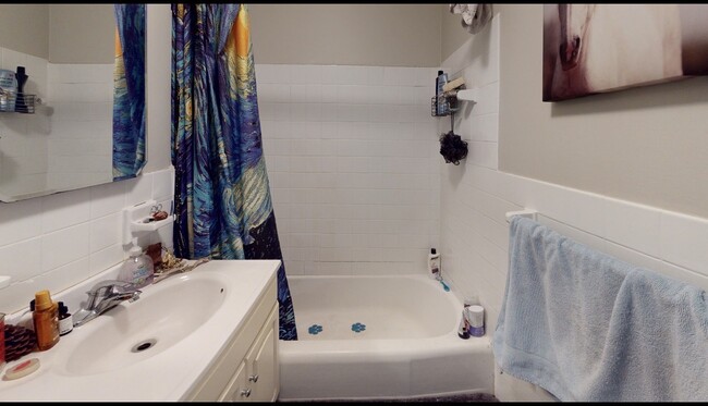 Building Photo - 19 University Rd