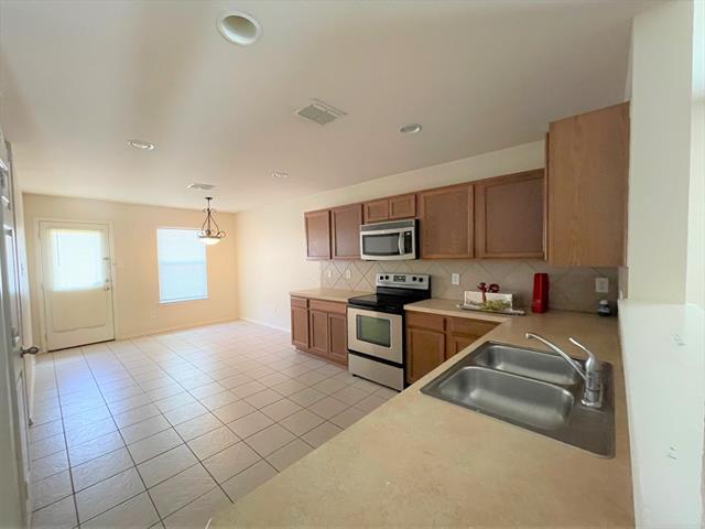 Foto del edificio - 12860 Balez Dr