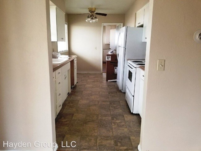 Building Photo - 18526 SW Takena Ct