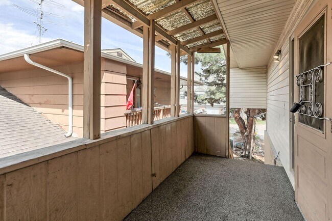 Foto del edificio - Students Welcome! Great Location!