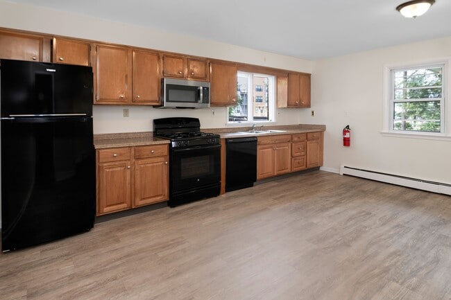 Building Photo - 72 Clearview Ave