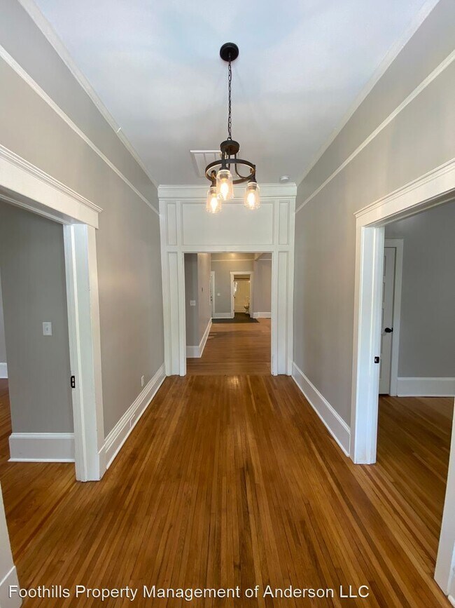 Building Photo - 4 br, 2 bath House - 815 W Whitner St