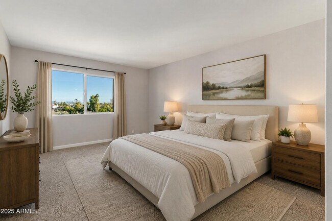 Foto del edificio - 7940 E Camelback Rd