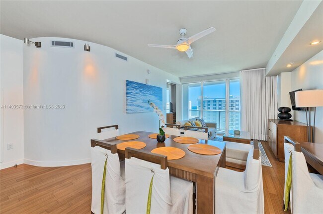 Building Photo - 3101 Bayshore Dr