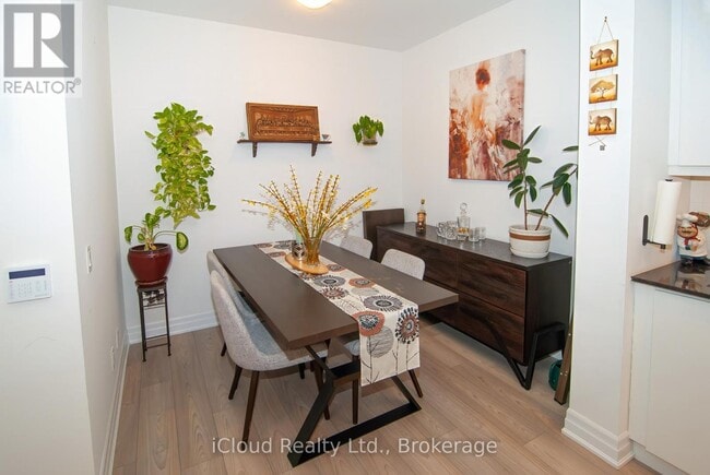 Building Photo - 36 Elm Dr W