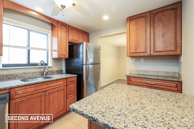 Building Photo - 132 High Oak Pl