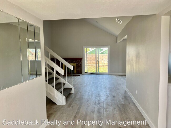 Foto del edificio - 4 br, 2 bath House - 1080 Elmhurst Dr.