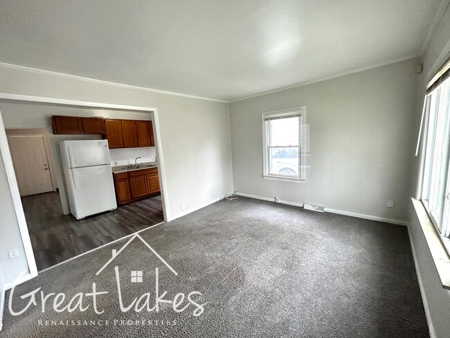 Building Photo - Stunning 3 bedroom / 1.5 bathroom house no...