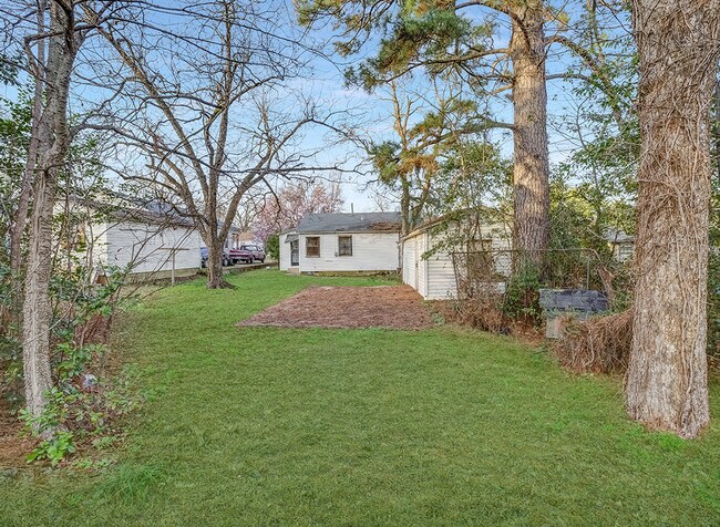 Foto del edificio - 1607 W 17th St