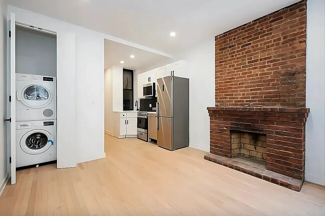Building Photo - 304 Columbus Ave