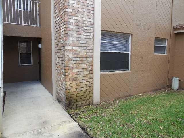 Foto del edificio - 8393 Royal Palm Blvd