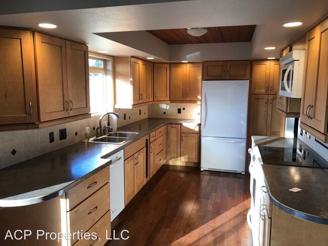 Foto del edificio - 4855 N King Mountain Rd