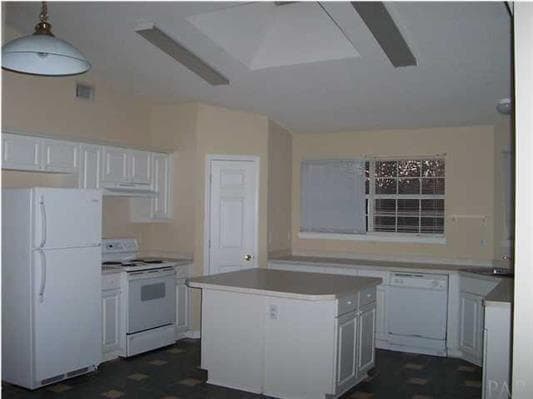 Building Photo - 3BR/2BA Home Minutes from NAS Pensacola Ba...