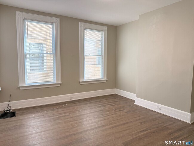 Foto del edificio - 876 Elm St