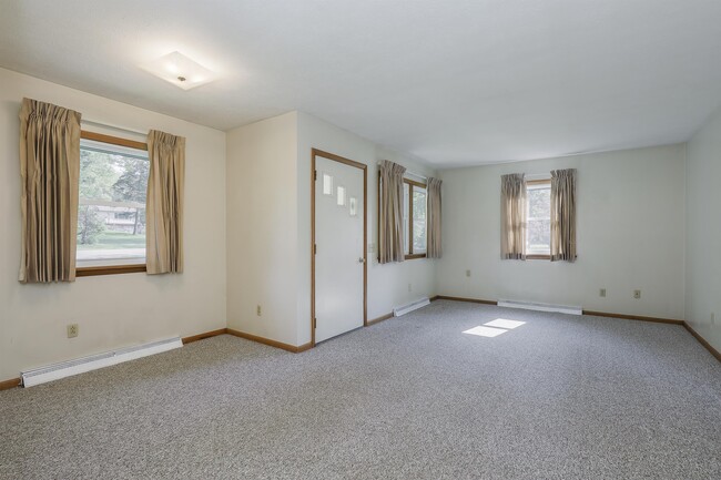 Building Photo - 3300 Twin Hill St