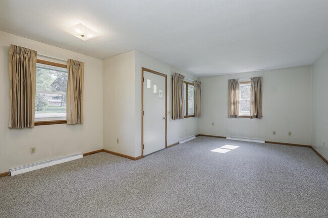 Foto del edificio - 3300 Twin Hill St