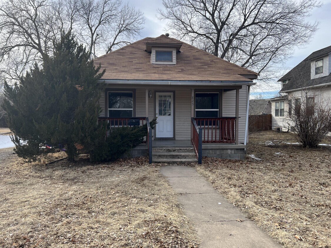 Foto principal - 825 N Main St