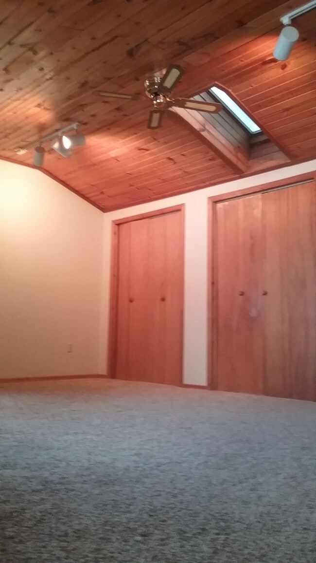 Building Photo - 2229 Country Ln
