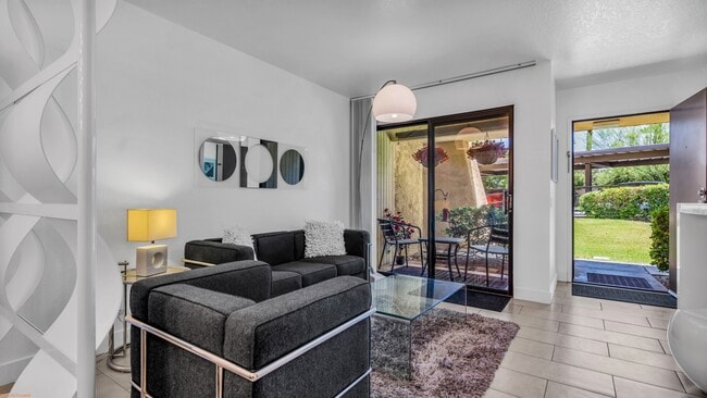 Building Photo - 2809 Los Felices Cir E