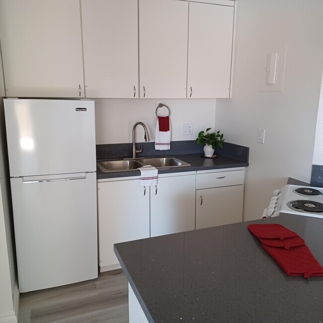 Foto del edificio - 4901 Heil Ave