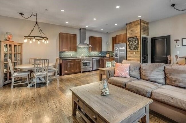 Building Photo - 45 Vinton St