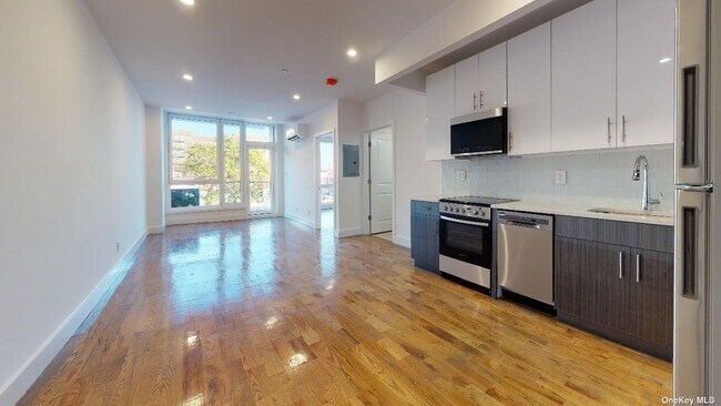 Building Photo - 13828 Queens Blvd