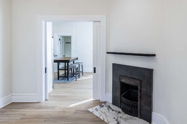 Photo - "COMING SOON" Stunning Remodeled Patio Hom... Apartment