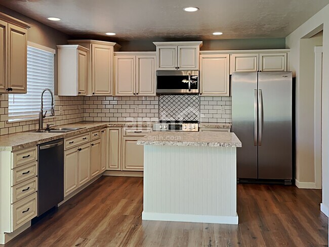 Building Photo - 10647 Avalon St