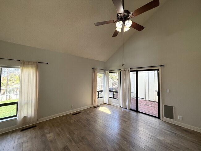 Building Photo - 21 Alameda Park Cir