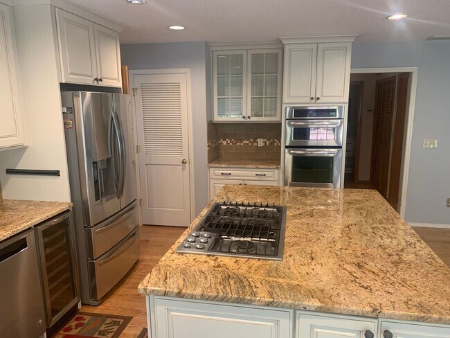 Building Photo - 4 br, 2.5 bath House - 15965 NW Foxborough...