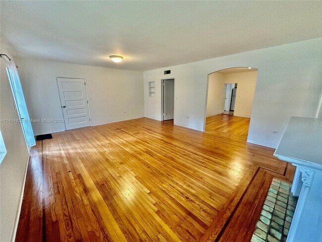 Foto del edificio - 620 Palmarito Ct