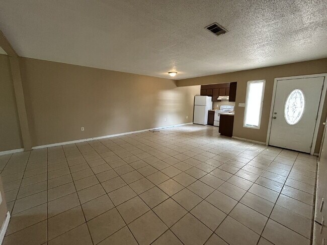 Foto del edificio - Duplex For Rent
